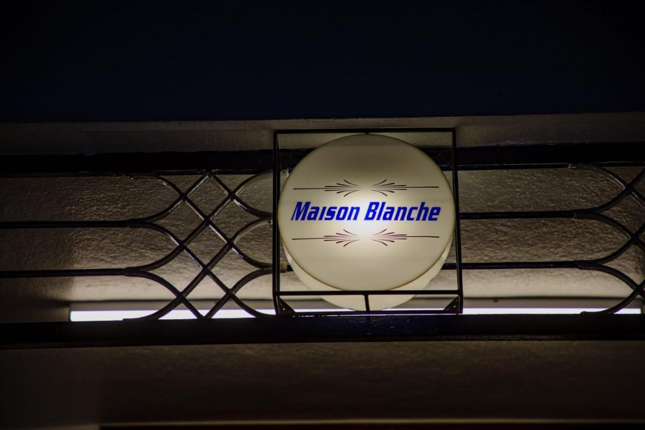 Отель Maison Blanche Near Rock Beach Пондичерри Экстерьер фото